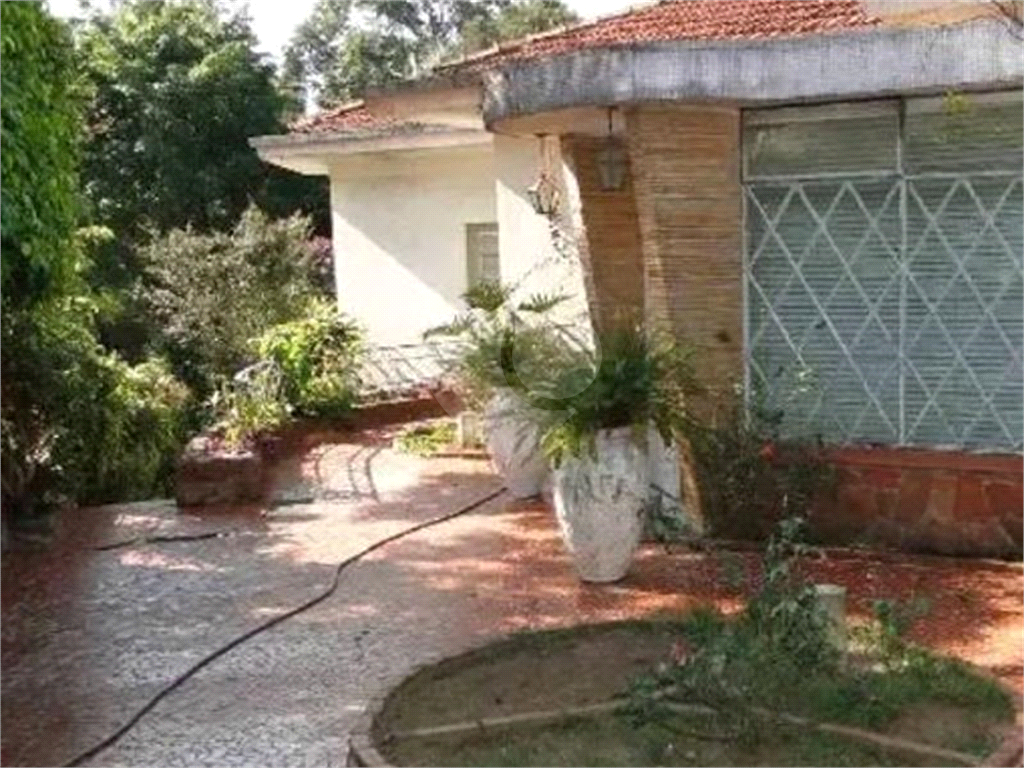 Casa no Jardim São Bento com 4 quartos / 2 suítes / 519 m²
