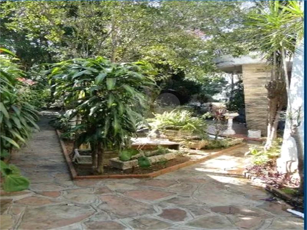 Casa no Jardim São Bento com 4 quartos / 2 suítes / 519 m²