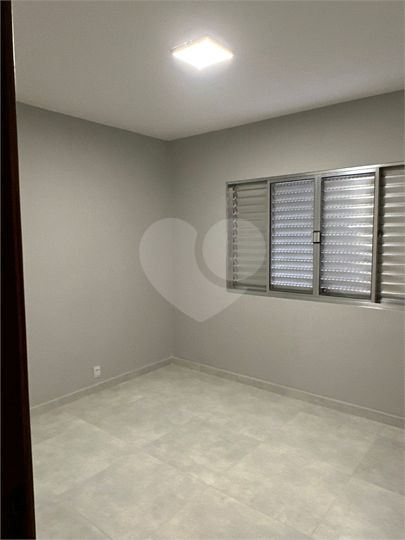 Seu novo lar no coração da Avenida Imirim. Apartamento com 3 dormitórios e reformado.