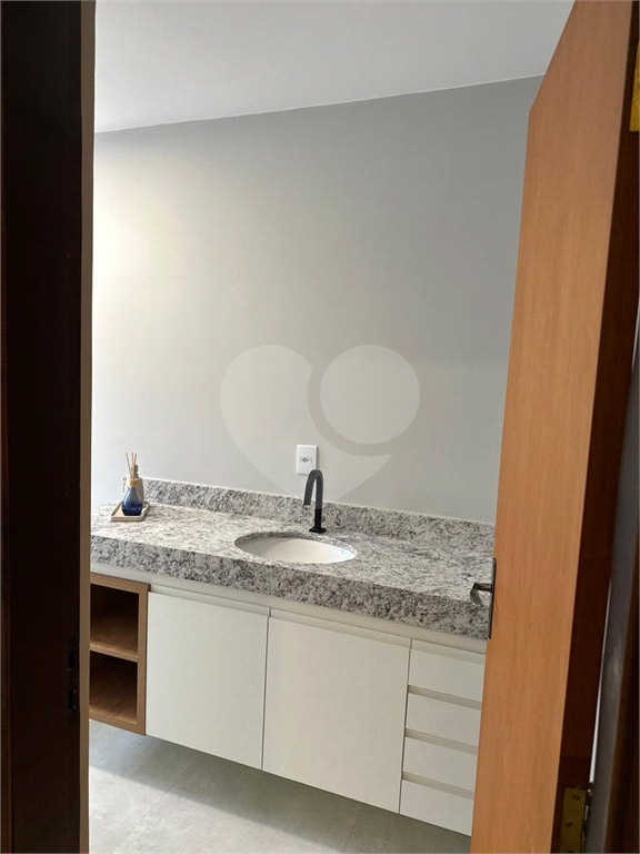 Seu novo lar no coração da Avenida Imirim. Apartamento com 3 dormitórios e reformado.