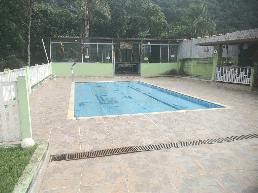 Chácara à venda com 3 quartos, 250m² - Foto 2