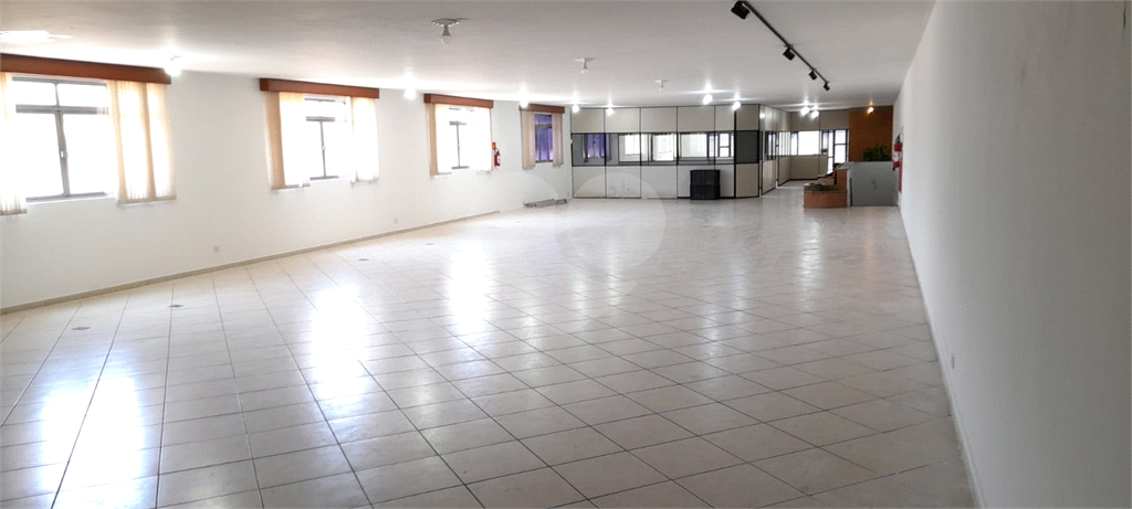Locação de Salão Comercial no Brás com 600m²