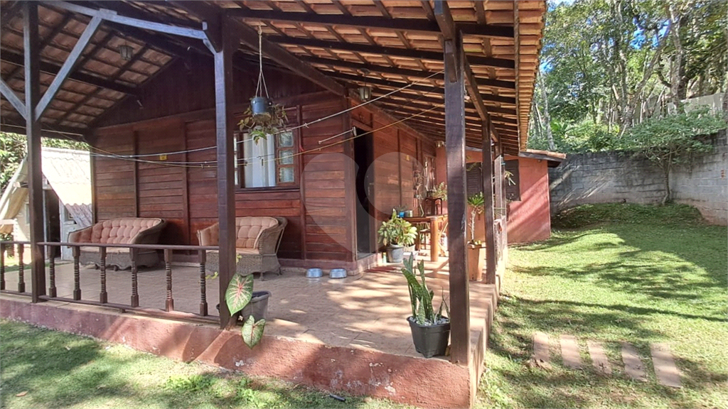 Casa de Madeira para venda ou locação | 2 dormitórios | 8 vagas em Mata Fria - Mairiporã!