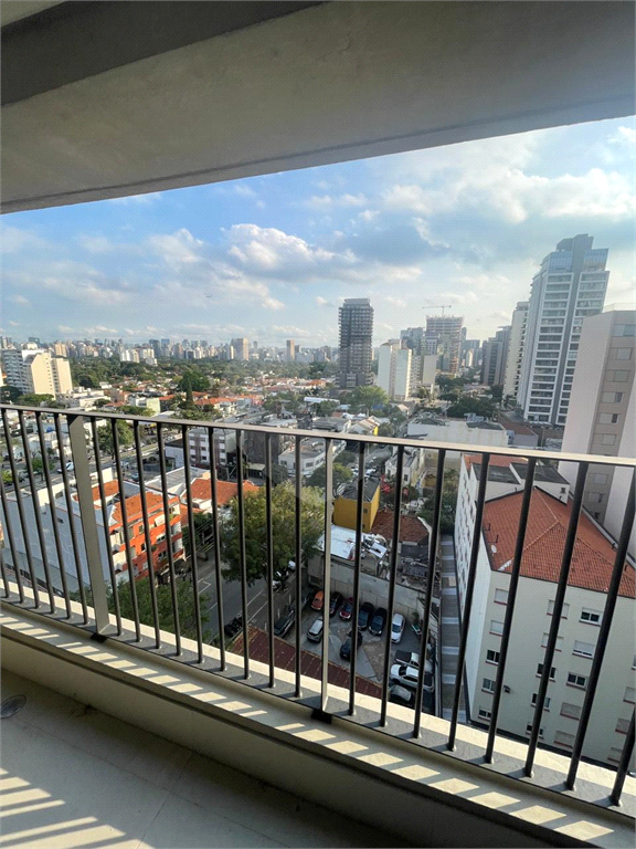 APARTAMENTO em PINHEIROS