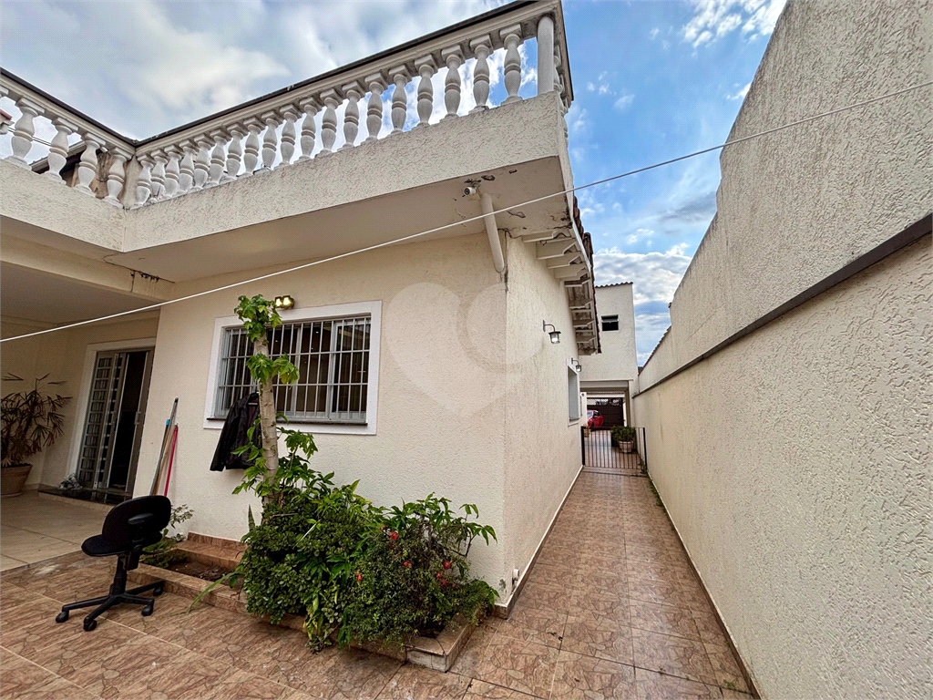 Sobrado à venda no Tremembé com 6 Dormitórios (5 suítes) e 4 vagas.