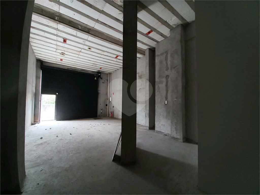 Sala Comercial para Locação com pé direito duplo – Jardim Peri