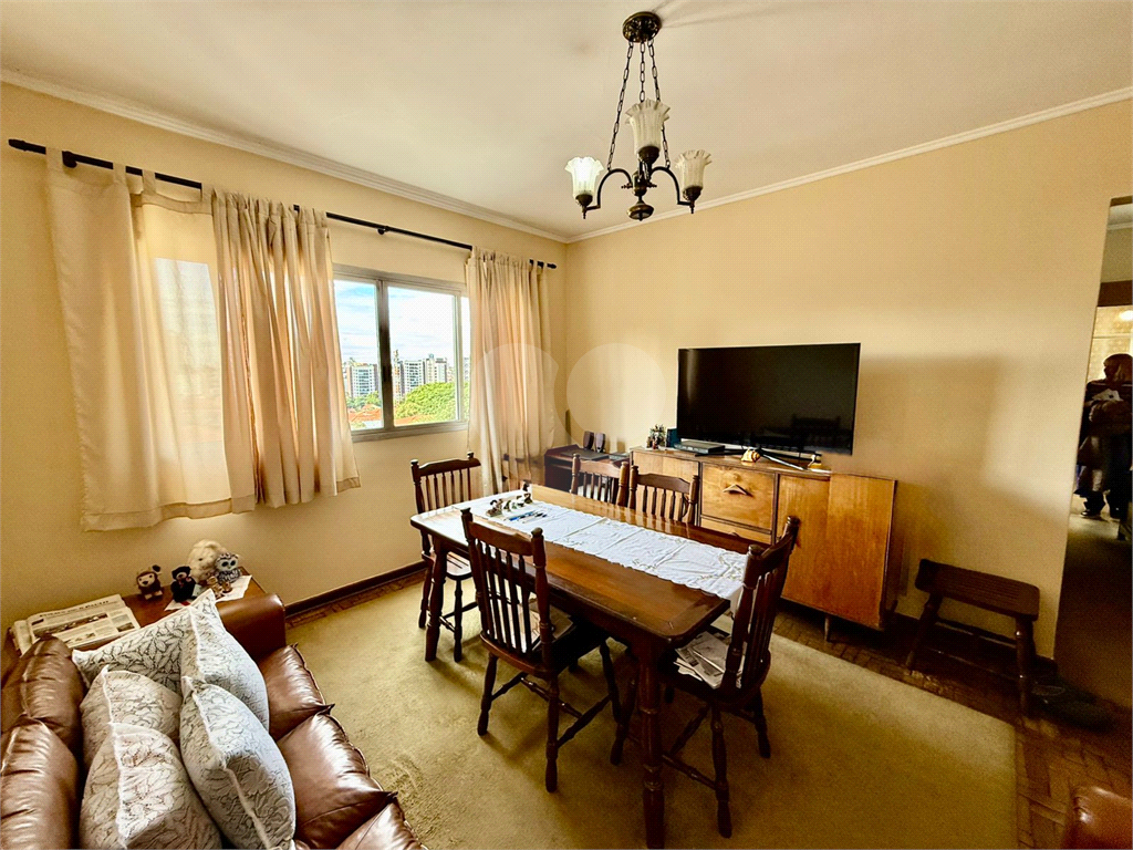 Apartamento à Venda – 2 Dormitórios, 60m², Arejado, com Vaga Fixa e Próximo ao Metrô!