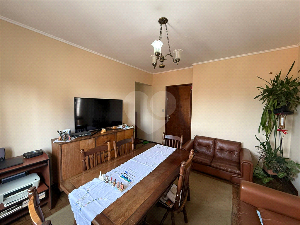 Apartamento à Venda – 2 Dormitórios, 60m², Arejado, com Vaga Fixa e Próximo ao Metrô!