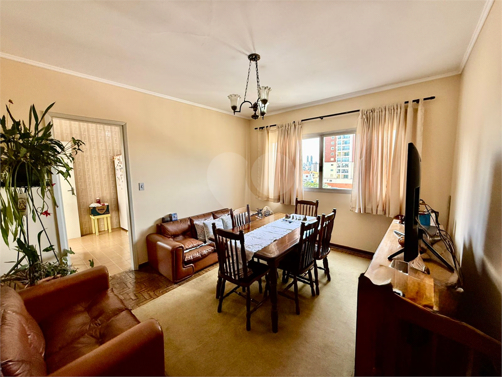 Apartamento à Venda – 2 Dormitórios, 60m², Arejado, com Vaga Fixa e Próximo ao Metrô!