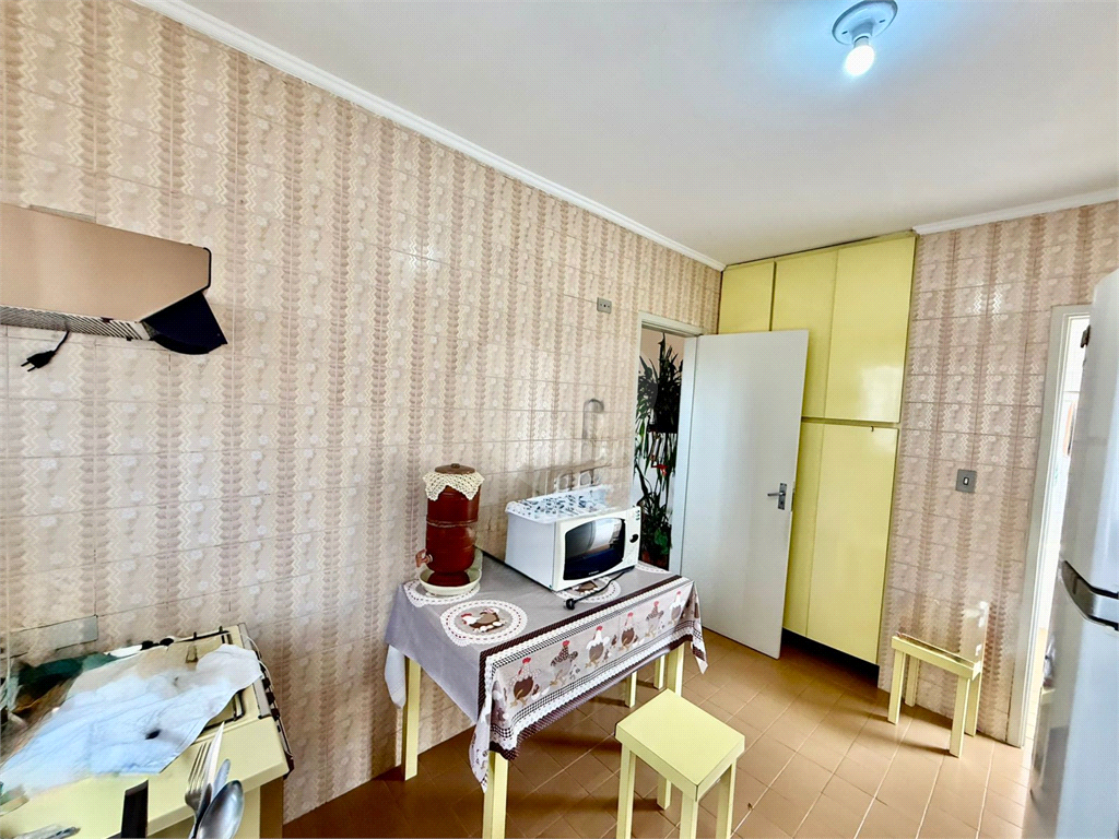 Apartamento à Venda – 2 Dormitórios, 60m², Arejado, com Vaga Fixa e Próximo ao Metrô!