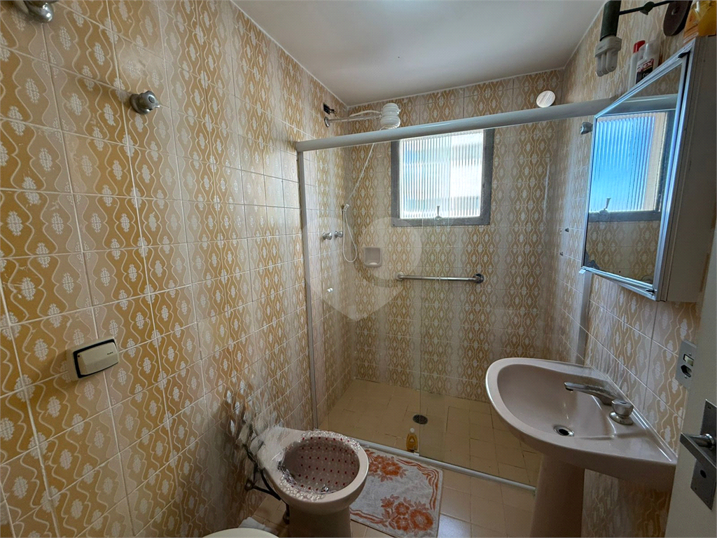 Apartamento à Venda – 2 Dormitórios, 60m², Arejado, com Vaga Fixa e Próximo ao Metrô!