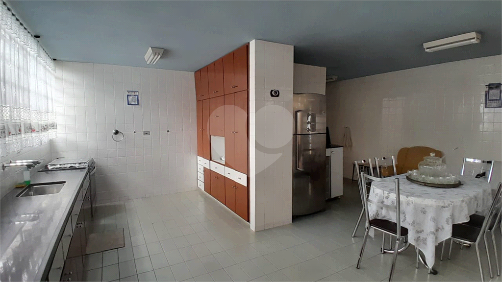Casa à venda e aluguel com 3 quartos, 341m² - Foto 11