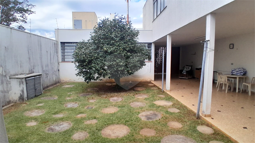 Casa à venda e aluguel com 3 quartos, 341m² - Foto 21