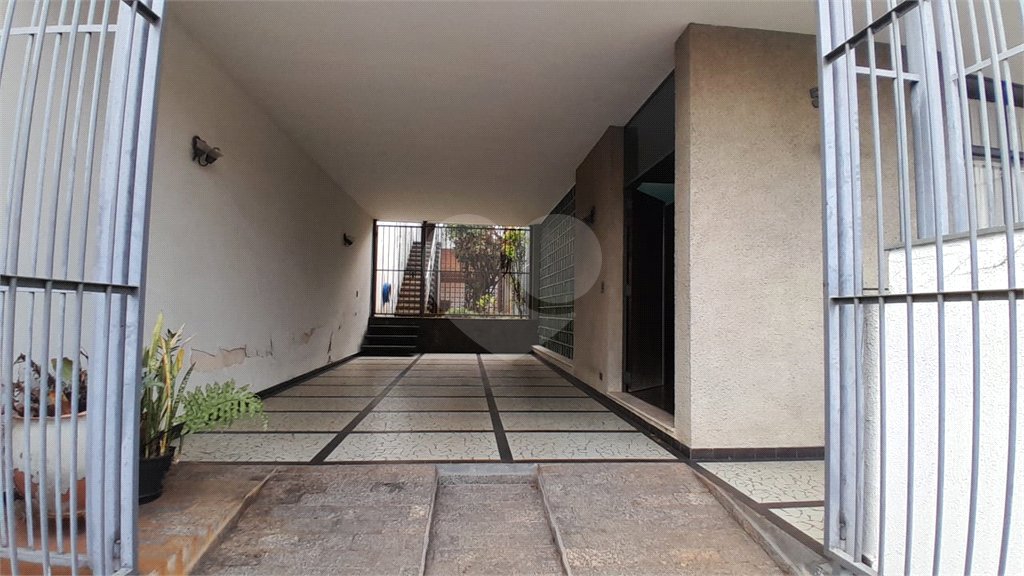 Casa à venda e aluguel com 3 quartos, 341m² - Foto 2