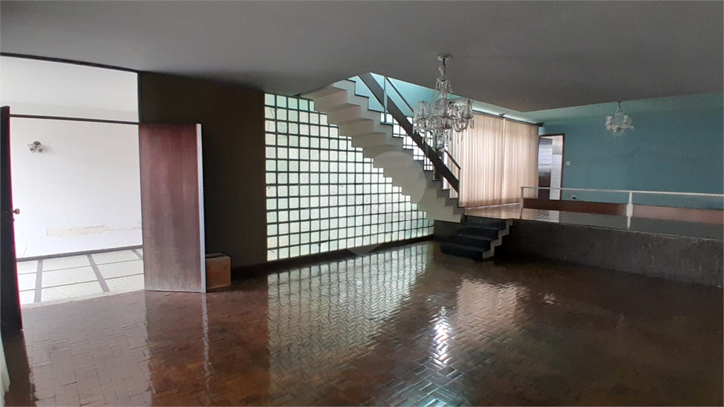 Casa à venda e aluguel com 3 quartos, 341m² - Foto 1