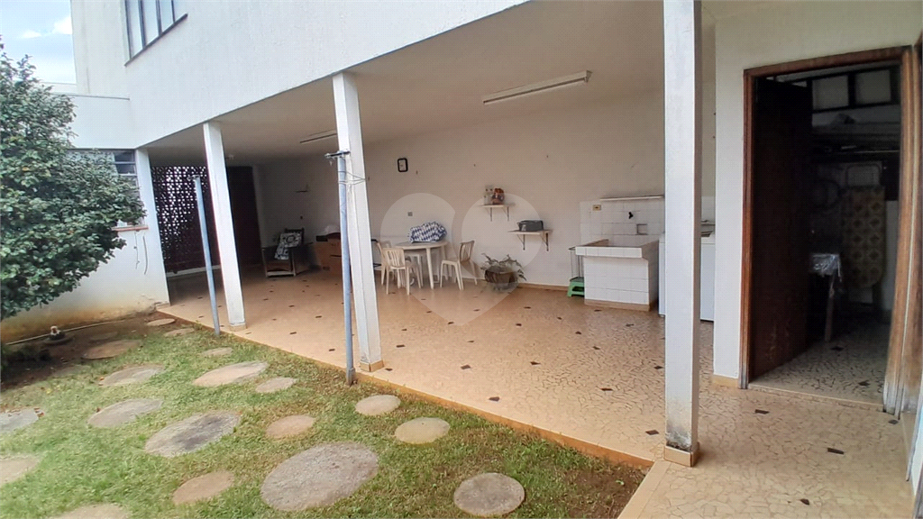 Casa à venda e aluguel com 3 quartos, 341m² - Foto 19