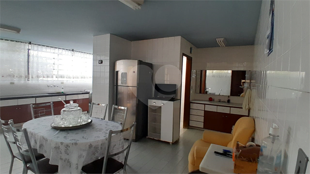 Casa à venda e aluguel com 3 quartos, 341m² - Foto 7