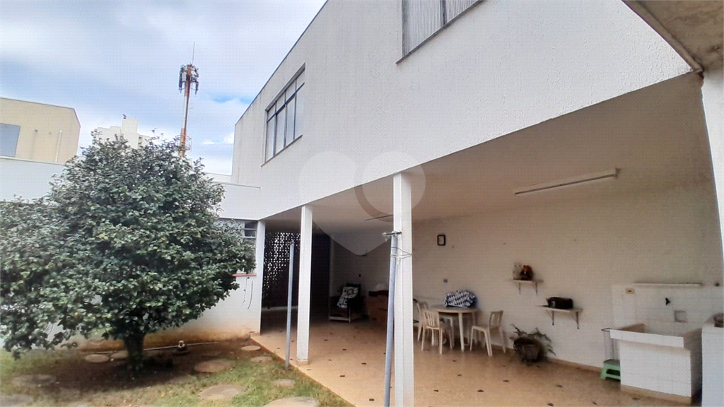 Casa à venda e aluguel com 3 quartos, 341m² - Foto 25