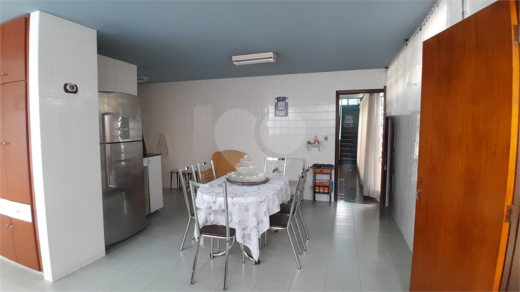 Casa à venda e aluguel com 3 quartos, 341m² - Foto 9