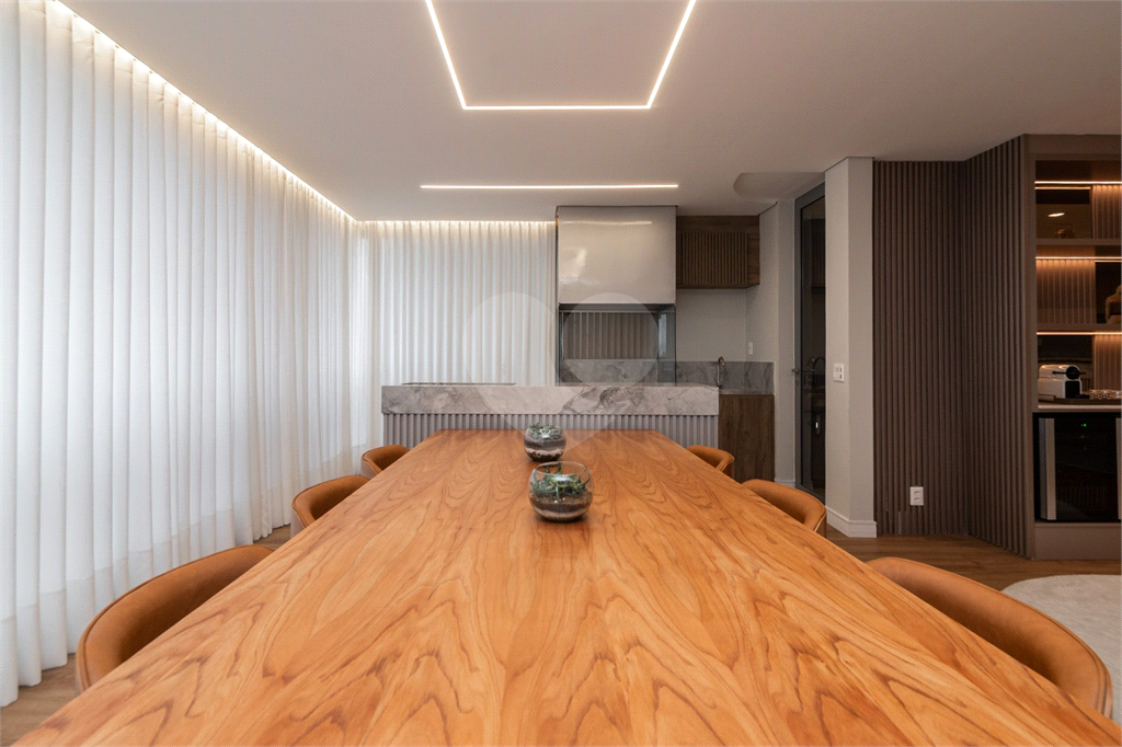 APARTAMENTO PORTEIRA FECHADA EM CONDOMÍNIO CLUBE ESPETACULAR COM 197 M² 3 SUÍTES 3 VAGAS NO BROOKLIN