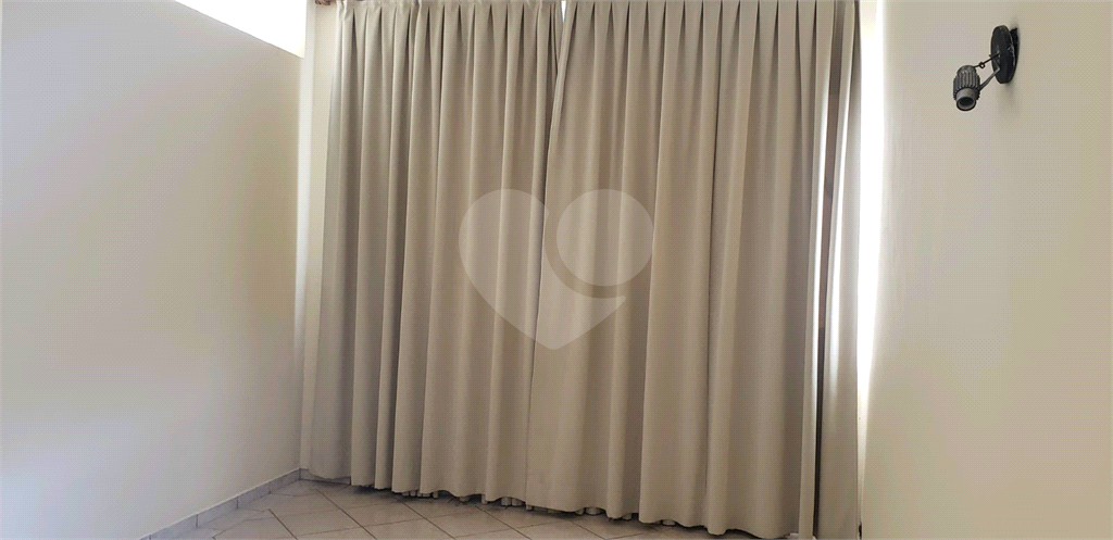 Casa para alugar com 3 quartos, 264m² - Foto 1