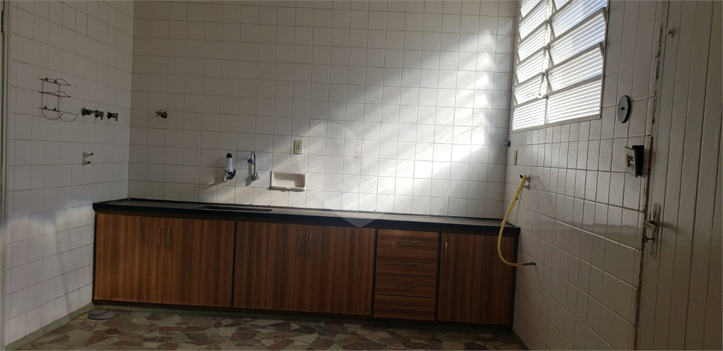Casa para alugar com 3 quartos, 264m² - Foto 4