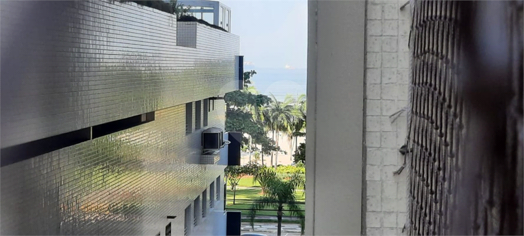 Apartamento 3 Dormitórios - Santos - 80 metros da Praia