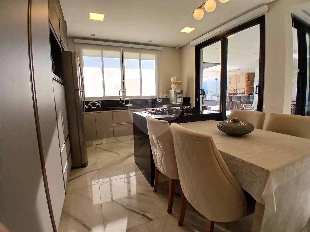 Casa de Condomínio à venda com 4 quartos, 388m² - Foto 2