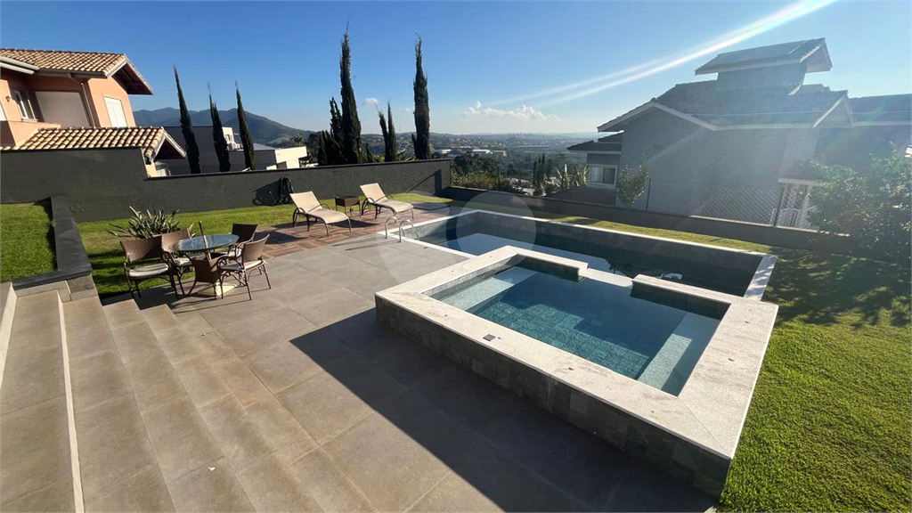 Casa de Condomínio à venda com 4 quartos, 388m² - Foto 1