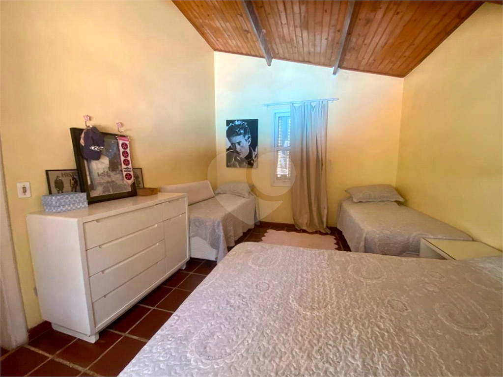 Bela Casa Térrea no Condomínio Veleiros em Ibiúna com 285m2 de Área Útil e Terreno de 2.700 metros