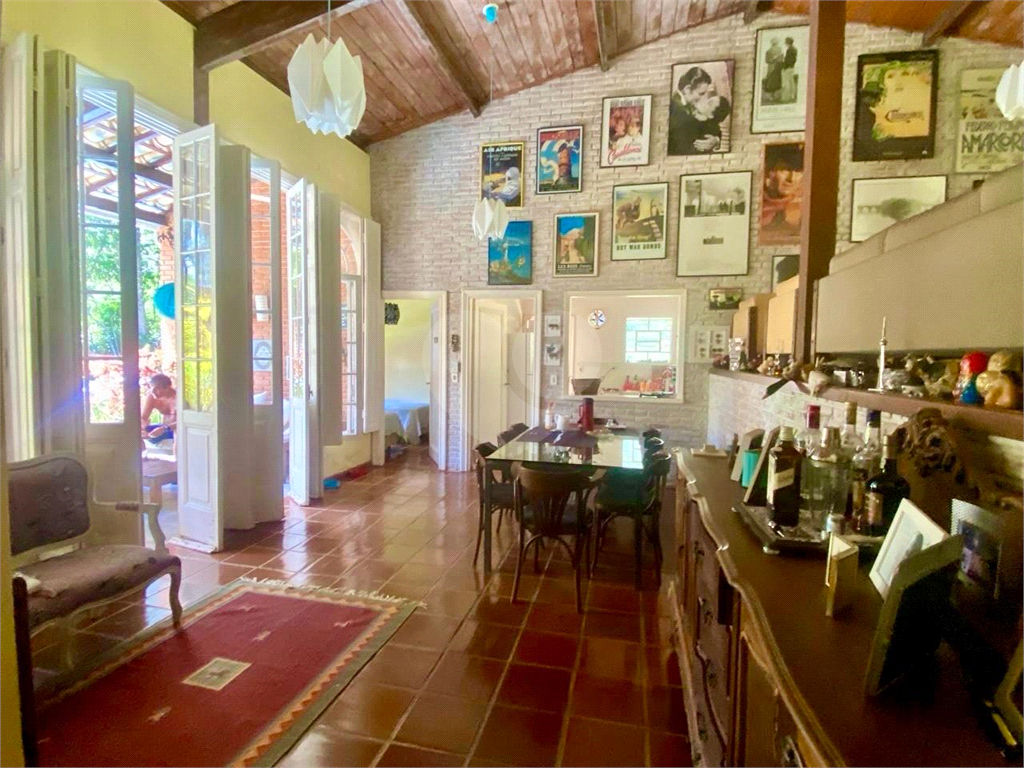 Bela Casa Térrea no Condomínio Veleiros em Ibiúna com 285m2 de Área Útil e Terreno de 2.700 metros