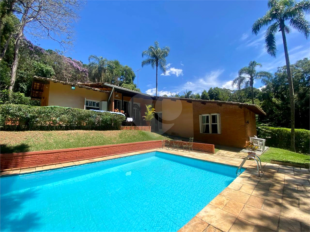 Bela Casa Térrea no Condomínio Veleiros em Ibiúna com 285m2 de Área Útil e Terreno de 2.700 metros
