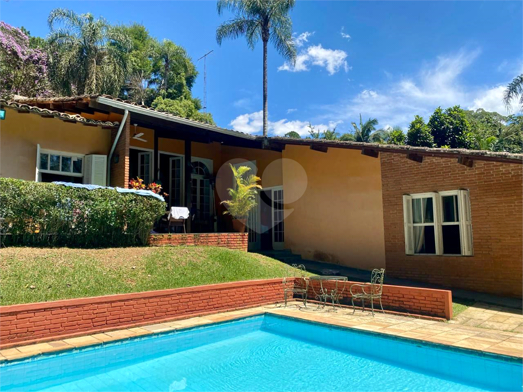 Bela Casa Térrea no Condomínio Veleiros em Ibiúna com 285m2 de Área Útil e Terreno de 2.700 metros