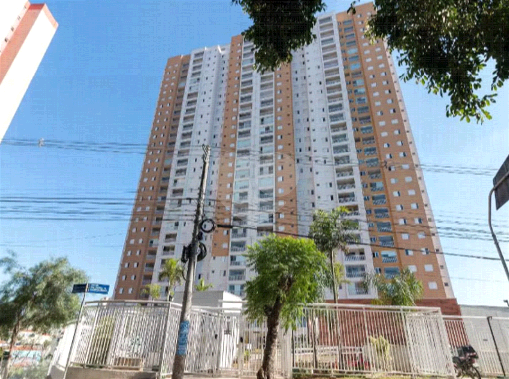 APARTAMENTO em VILA LEONOR