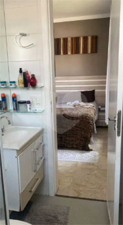 APARTAMENTO em VILA LEONOR