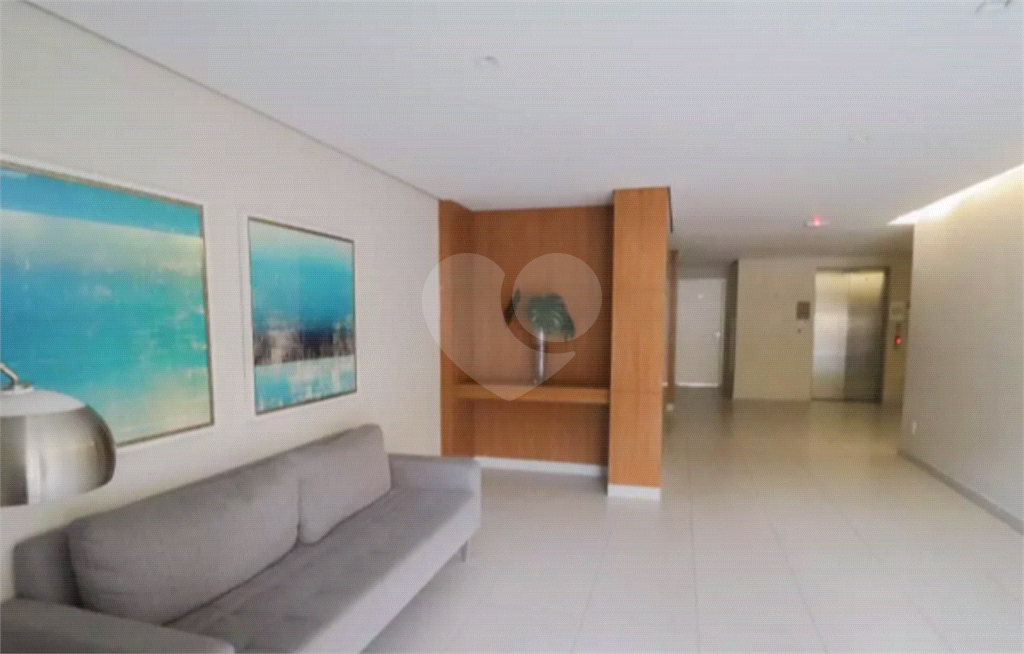 APARTAMENTO em VILA LEONOR