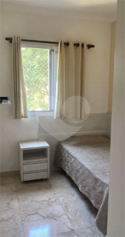 APARTAMENTO em VILA LEONOR