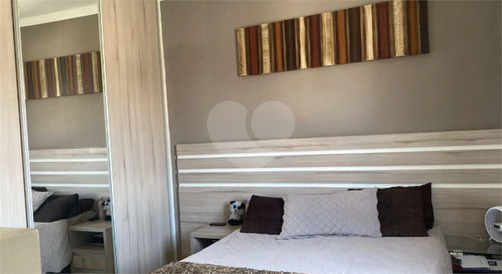 APARTAMENTO em VILA LEONOR