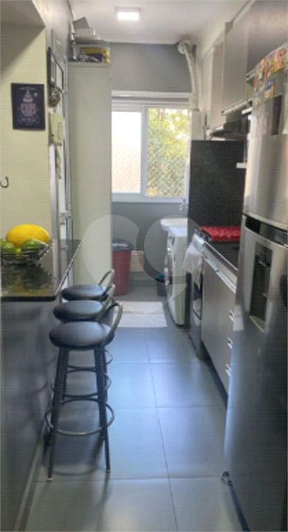 APARTAMENTO em VILA LEONOR