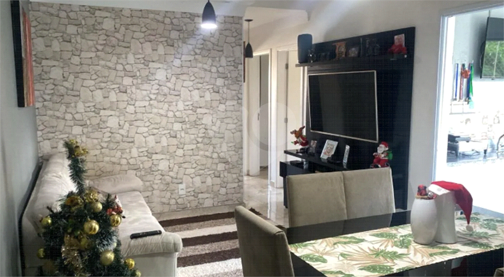 APARTAMENTO em VILA LEONOR