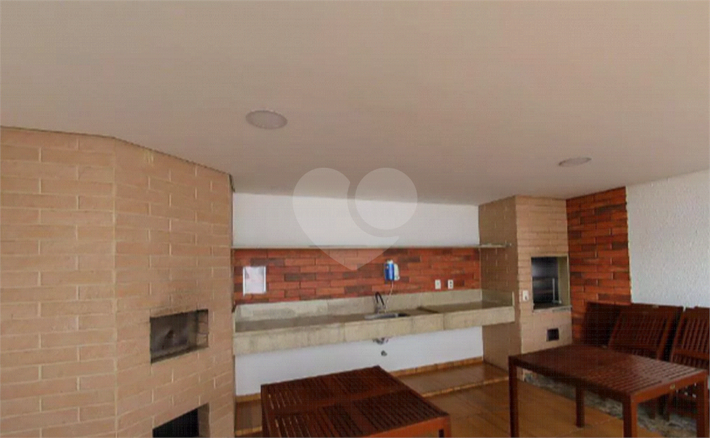 APARTAMENTO em VILA LEONOR