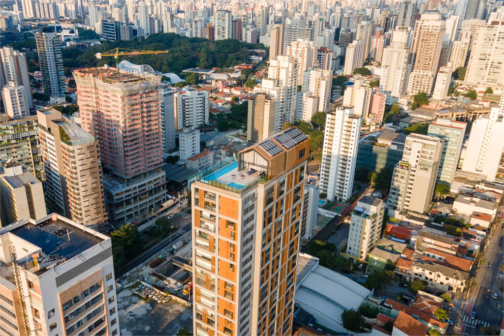 Vista. Design. Localização. E aquele rooftop dos sonhos - 2 suítes, mobiliado