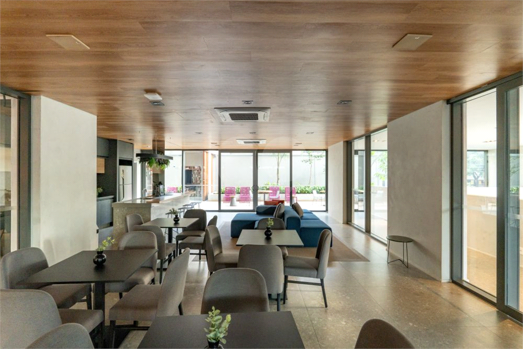 Vista. Design. Localização. E aquele rooftop dos sonhos - 2 suítes, mobiliado