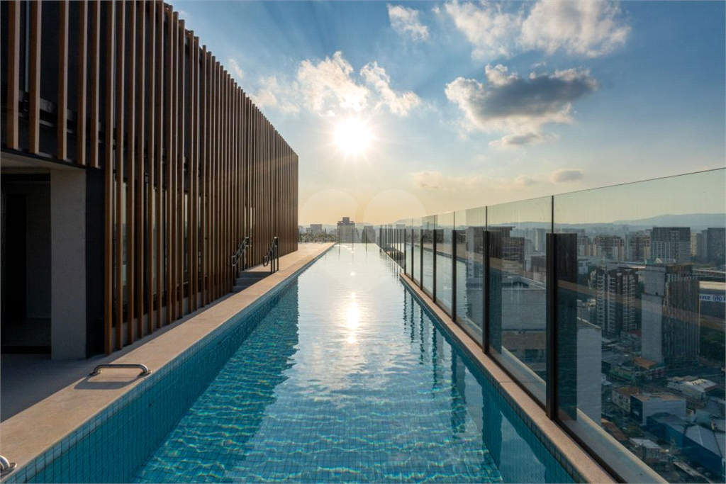Vista. Design. Localização. E aquele rooftop dos sonhos - 2 suítes, mobiliado