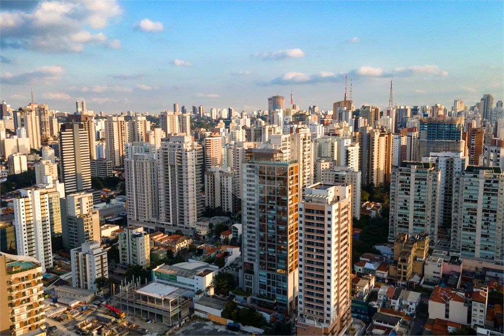 Vista. Design. Localização. E aquele rooftop dos sonhos - 2 suítes, mobiliado