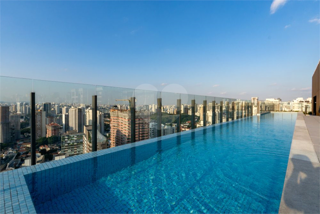 Vista. Design. Localização. E aquele rooftop dos sonhos - 2 suítes, mobiliado