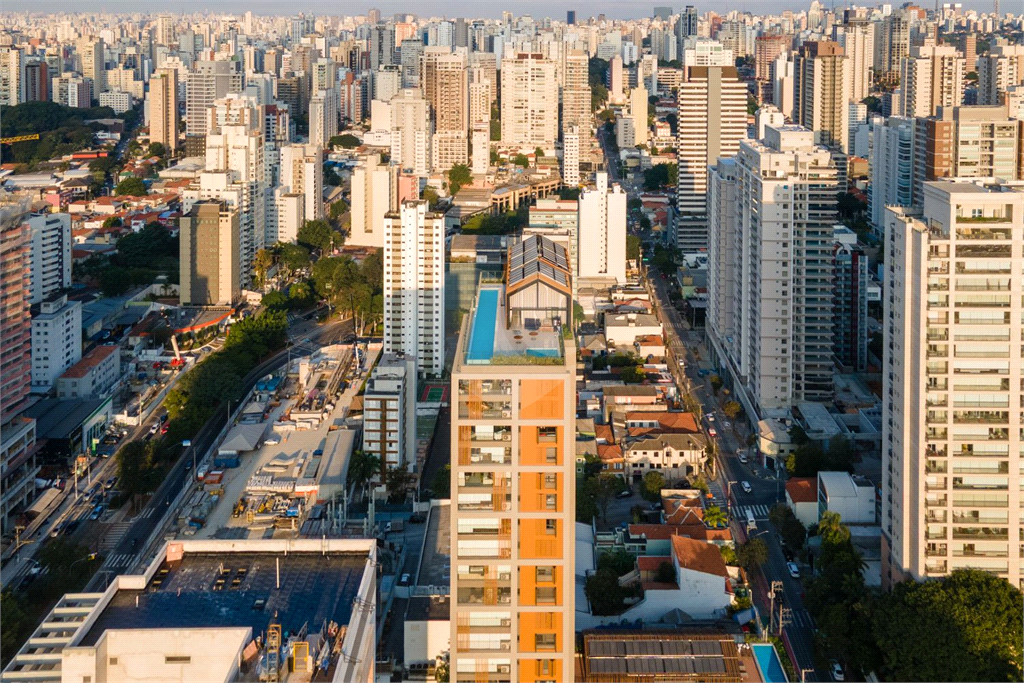 Vista. Design. Localização. E aquele rooftop dos sonhos - 2 suítes, mobiliado
