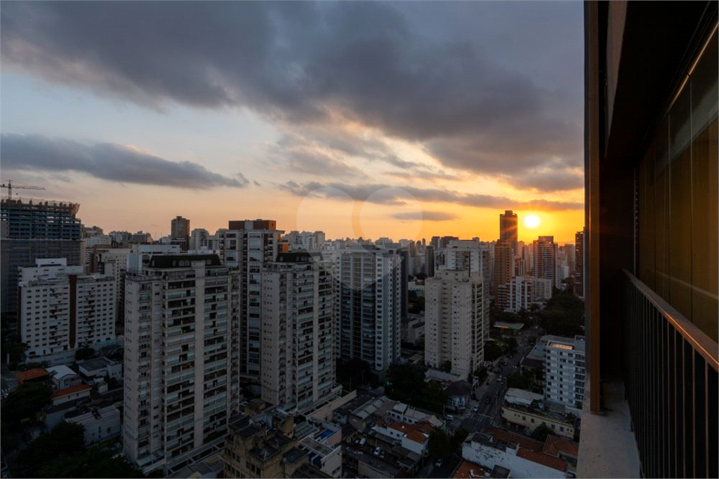 Vista. Design. Localização. E aquele rooftop dos sonhos - 2 suítes, mobiliado