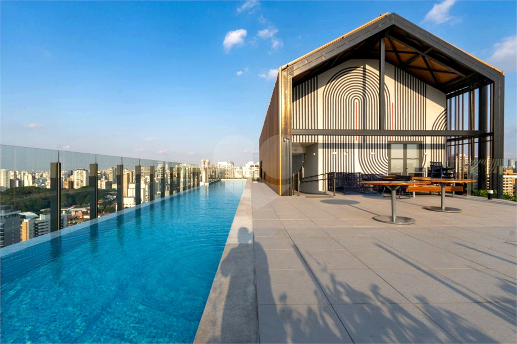 Vista. Design. Localização. E aquele rooftop dos sonhos - 2 suítes, mobiliado
