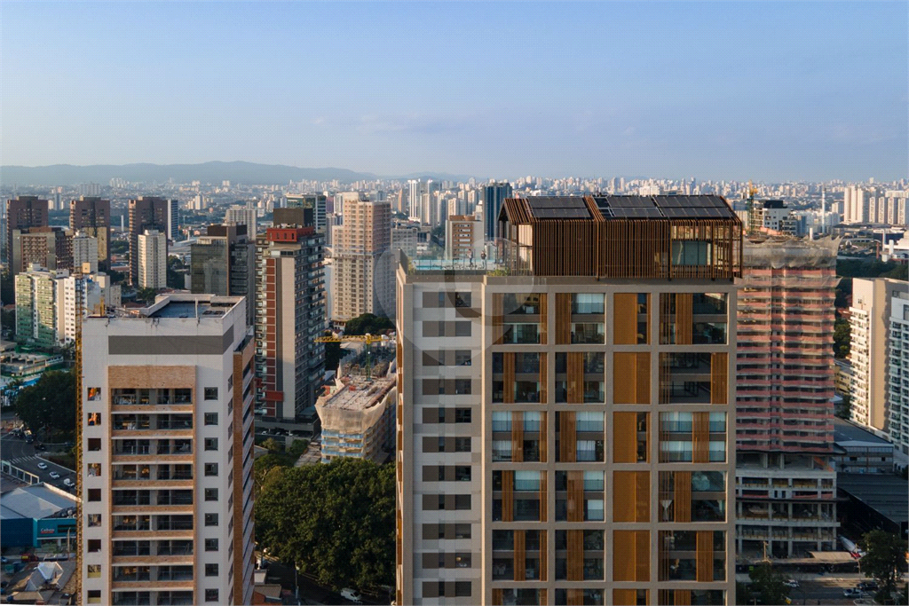 Vista. Design. Localização. E aquele rooftop dos sonhos - 2 suítes, mobiliado